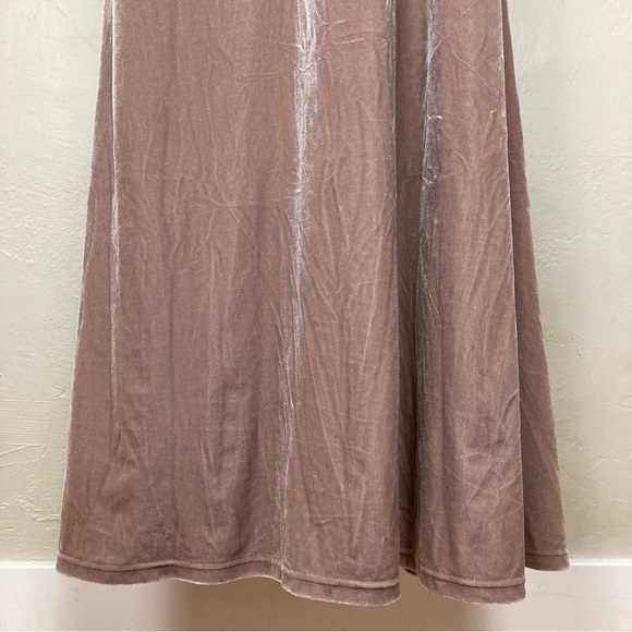 REVELRY Dawson Velvet Dress - Picture 8 of 16
